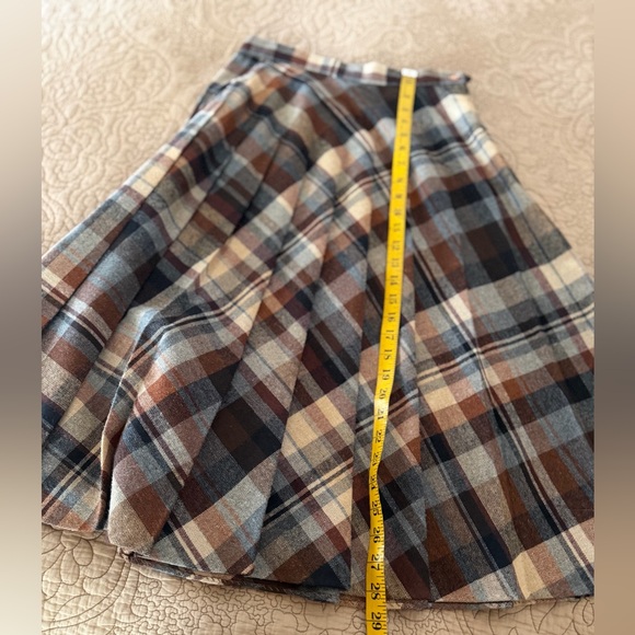 Vintage 70s Wool Plaid Full A-Line Pleated Skirt in Brown, Gray, and Tan Sz S - Picture 8 of 11